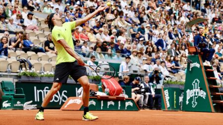 Exciting First Round Showdowns: Tsitsipas Takes on Etcheverry and Korda Faces Darderi at the French Open!