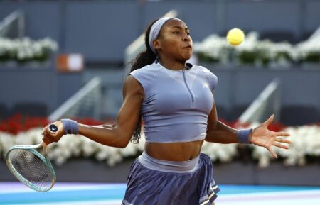 Swiatek Shines: Advances to 17th Straight Clay-Court Quarterfinal at Madrid Open!