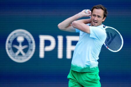 Clash of Titans: Medvedev and Ruud Set for Thrilling Madrid Quarterfinal Showdown!