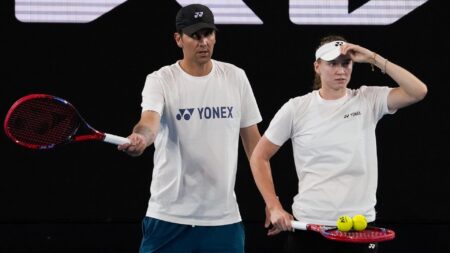 Rybakina Dominates Watson in Straight-Sets Victory to Kick Off Queen’s Campaign!