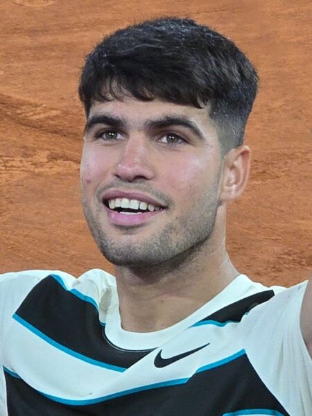 Carlos Alcaraz reaches third straight Wimbledon final, joins Federer, Nadal and Djokovic on exclusive list – Tennis.com