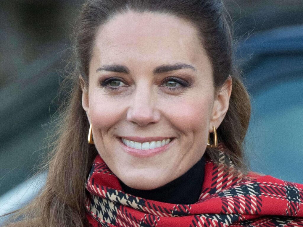 Photos show Kate, the Princess of Wales, tennis greats, celebrities attend Wimbledon women’s final – CBS News