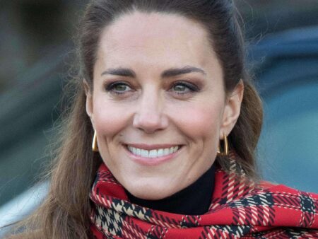 Photos show Kate, the Princess of Wales, tennis greats, celebrities attend Wimbledon women’s final – CBS News
