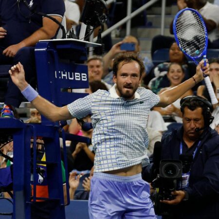 Thrilling U.S. Open First Round Showdowns: Shapovalov Battles Fucsovics, Cerundolo Takes on Arnaldi!