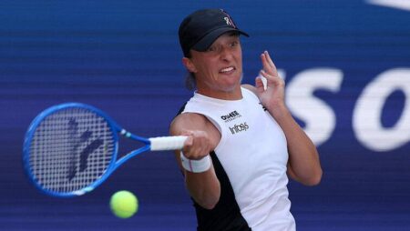Iga Swiatek Shines at the US Open in Stunning New On The Roger Pro 2 Colorway!
